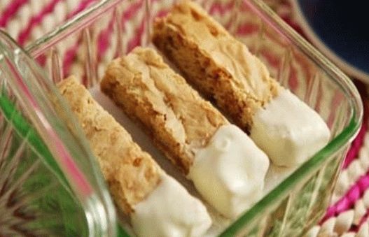 Torte fotografiche con cioccolato bianco e iris