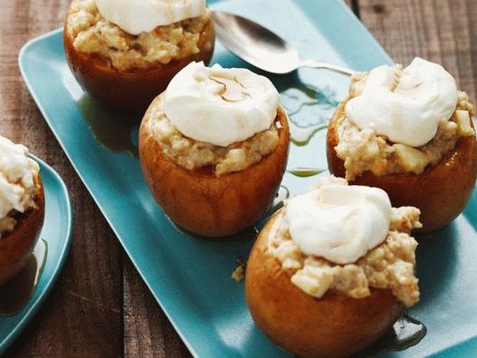 Mele al forno con farina d'avena e sciroppo di sidro di mele