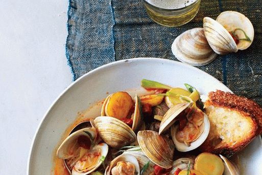 Foto di spezzatino portoghese con pesce e frutti di mare