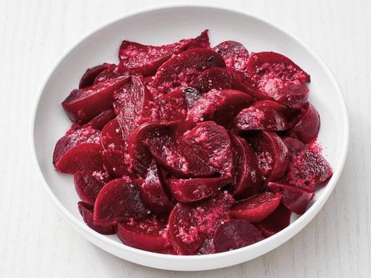 Foto - Barbabietola in salsa di zenzero in una frusta