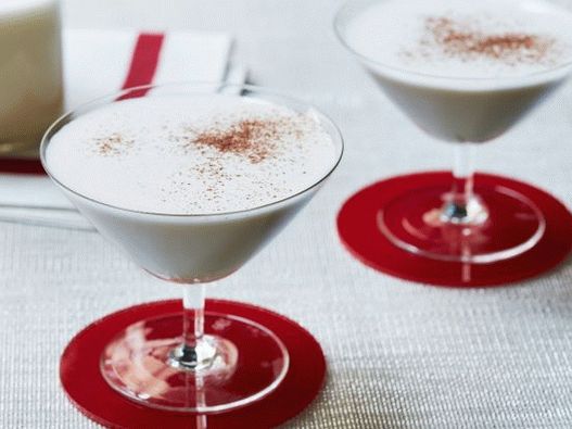 Foto Bevanda di Natale al latte portoricano con cocco e rum