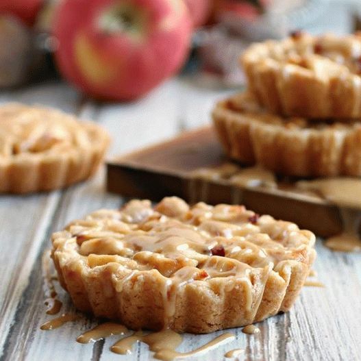 Foto Frittelle friabili con ripieno di noci e arance