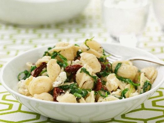 Foto del piatto - Conchiglie di pasta con pomodori secchi, formaggio di capra e insalata verde