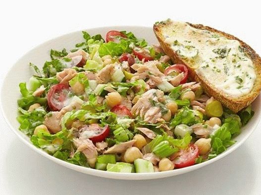 Fotografia di piatti - Insalata di tonno in scatola e toast alle erbe