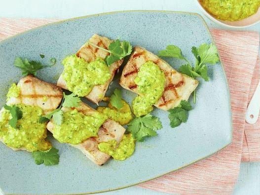 Foto - Sgombro barbecue dorato con peperone giallo e pesto di coriandolo
