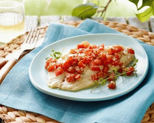 Foto - Tilapia con verdure in un foglio nel forno