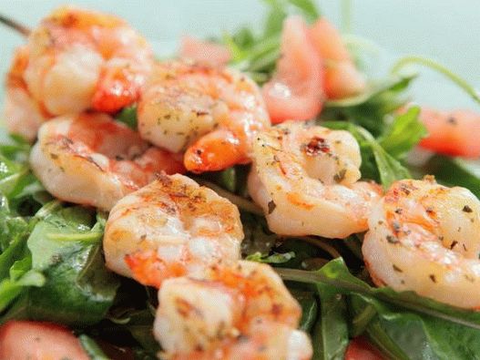 Foto - Spiedini di gamberi su spiedini con salsa all'aglio