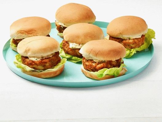 Hamburger con cotolette di granchio impanate con cracker