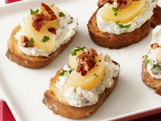 Toast con pera e gorgonzola
