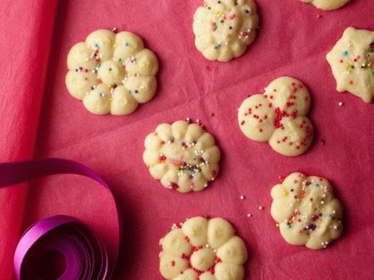 Biscotti al burro (spruzzati da una pressa per siringhe)