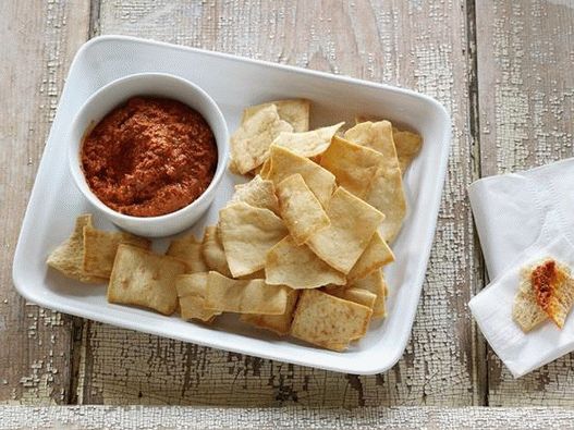 Salsa profonda di peperoni e noci al forno (Muhammara)