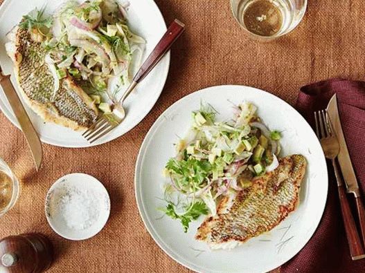 Branzino fritto in padella e gusto di physalis, avocado e finocchio