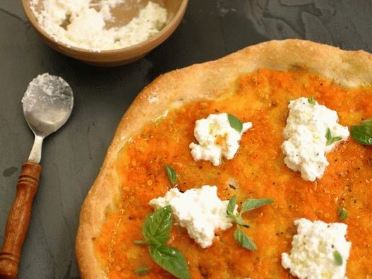 Pizza con ricotta e pomodori