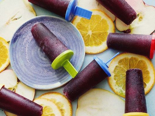Foto - Sangria ghiaccio di frutta su un bastone