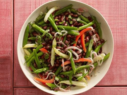Foto del piatto - Insalata di fagiolini, peperone e cipolla rossa