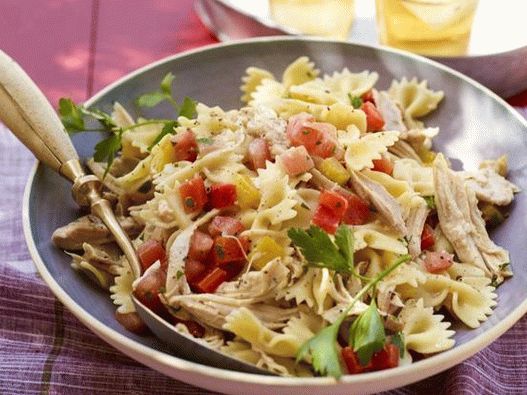 Foto del piatto - Insalata di farfalle con pollo e peperoni al forno