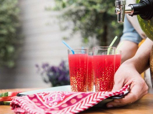 Foto - Punch in un barile di anguria