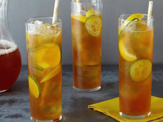 Foto - Cocktail Pimms con limone e cetriolo