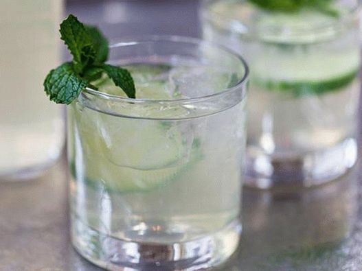 Foto - Sangria di cetriolo con liquore al sambuco