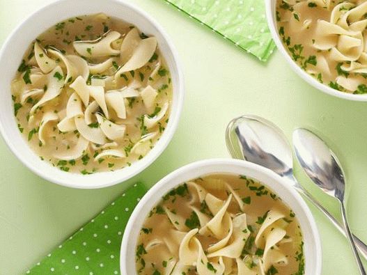 Zuppa di spaghetti all'uovo