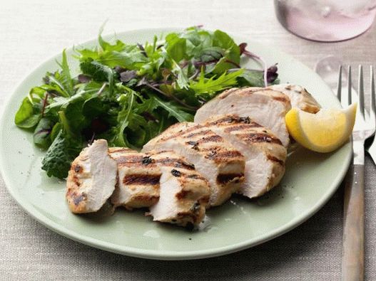 Petto di pollo marinato alle erbe fritto in padella