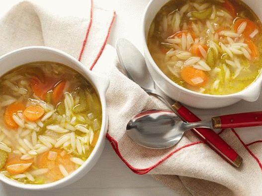 Zuppa di spaghetti di verdure