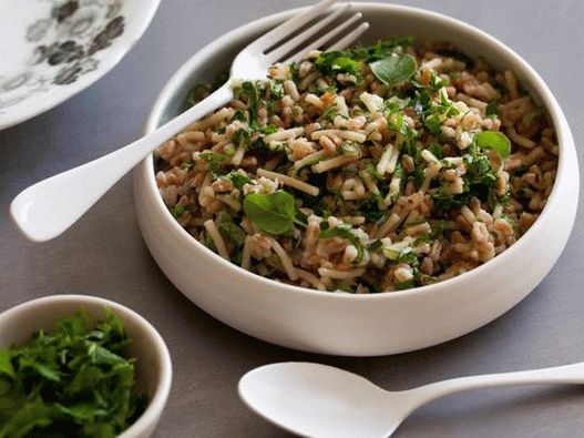 Porridge di farro integrale con pasta piccola