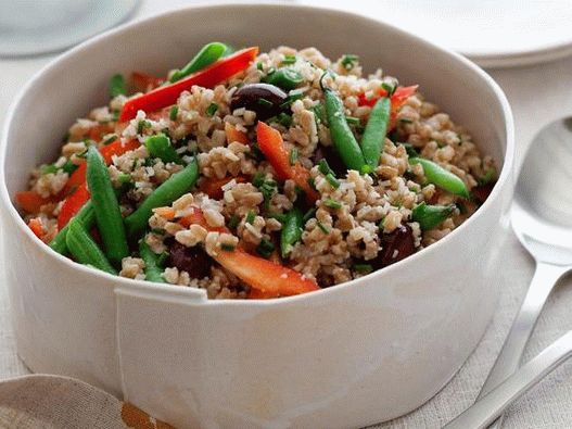 Insalata mediterranea con farro