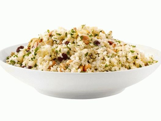 Cereali di quinoa con aglio, pinoli e uvetta