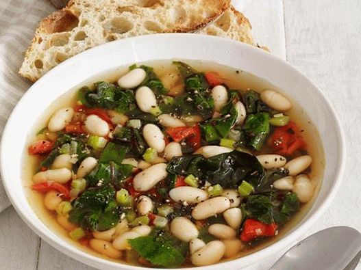 Zuppa di fagioli bianchi e bietole