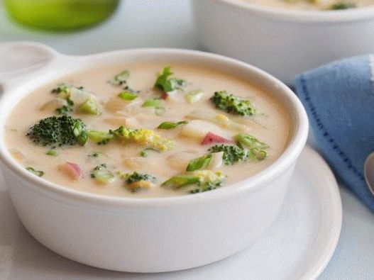 Zuppa con broccoli e formaggio cheddar