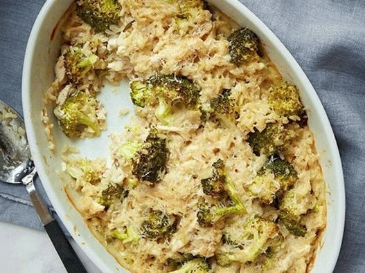 Casseruola con riso, pollo e broccoli