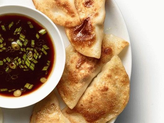 Gnocchi di carne e cavolo con salsa dip ponzu