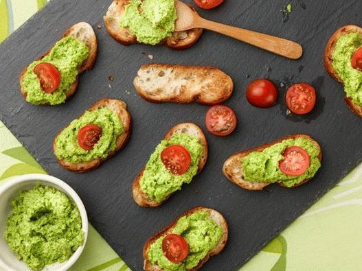 Crostini al pesto di piselli