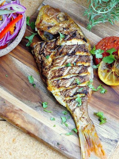 Foto di pesce intero affumicato dei Caraibi