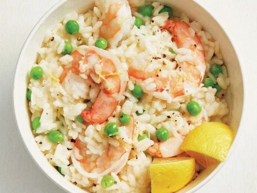 Foto di risotto ai gamberi in una pentola a cottura lenta