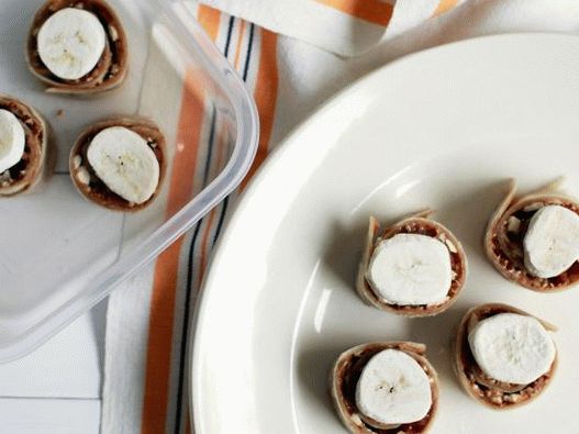 Involtini fotografici con pancetta, banana e pasta di girasole