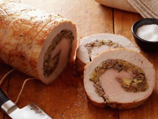 Rotolo di maiale con ripieno di mele e carne macinata