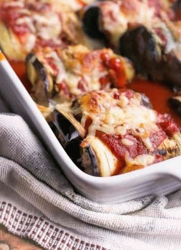 Foto involtini di melanzane con formaggio