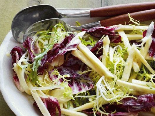 Insalata di radice di sedano con foto