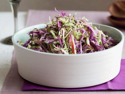 Foto Insalata di cavolo rosso e cavoletti di Bruxelles