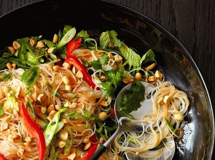 Photo Noodle Salad with Peanuts