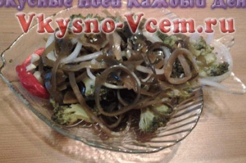 Insalata di alghe secche con broccoli