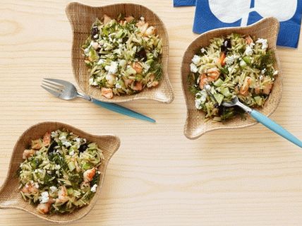 Insalata di foto Orzo con gamberi e formaggio feta