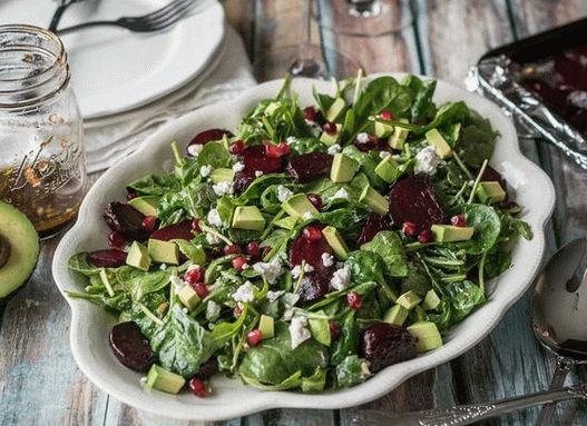 Foto Insalata di barbabietole, formaggio di capra e rucola