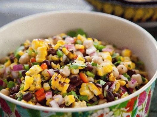 Foto Insalata di mais e fagioli grigliati Foto Insalata di mais e fagioli grigliati