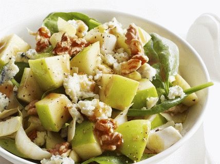 Insalata di foto con gorgonzola, noci e mele