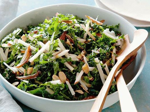 Insalata di foto con cavolo verde e mela