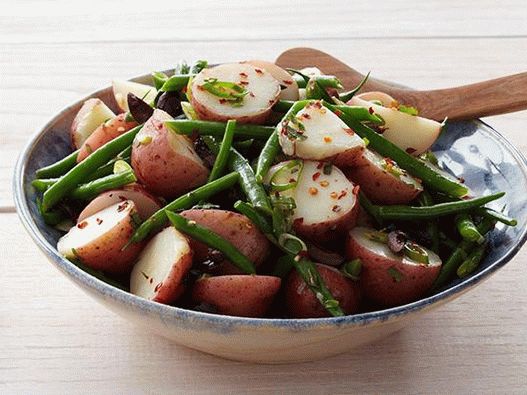 Insalata di foto con patate e fagiolini