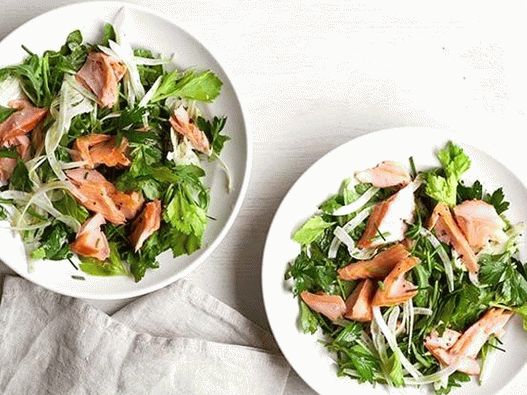 Insalata di foto con salmone e finocchio